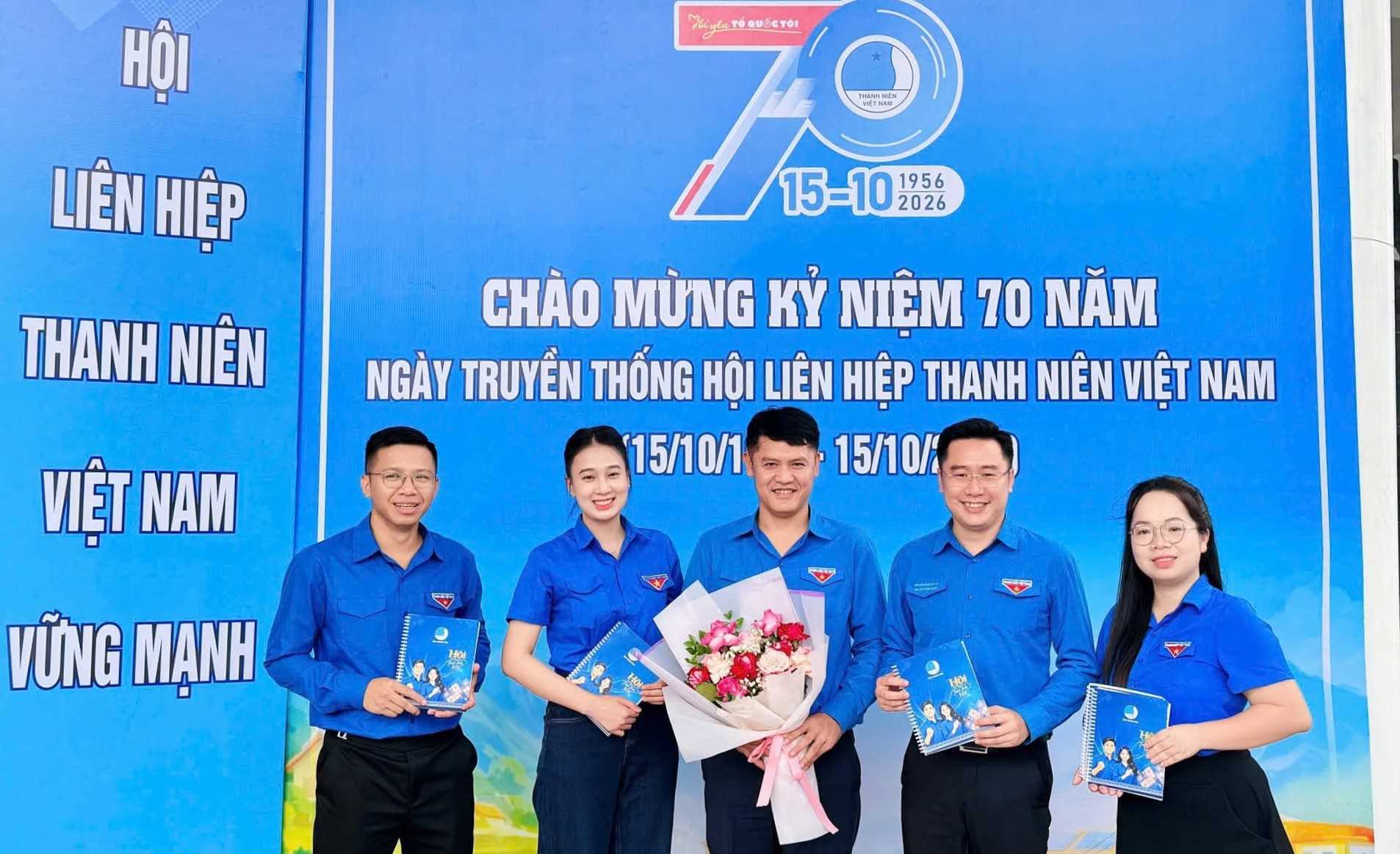 Đồng chí Vũ Văn Duẩn – Chủ tịch HSV Trường Đại học Hồng Đức được tín nhiệm giữ chức vụ Phó Chủ tịch Hội LHTN Việt Nam tỉnh Thanh Hóa khóa VII, nhiệm kỳ 2024 – 2029